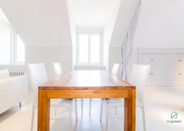 Apartment Modern, Minimalist Flat In