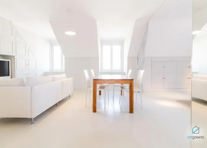 Modern, Minimalist Flat In Apartment *